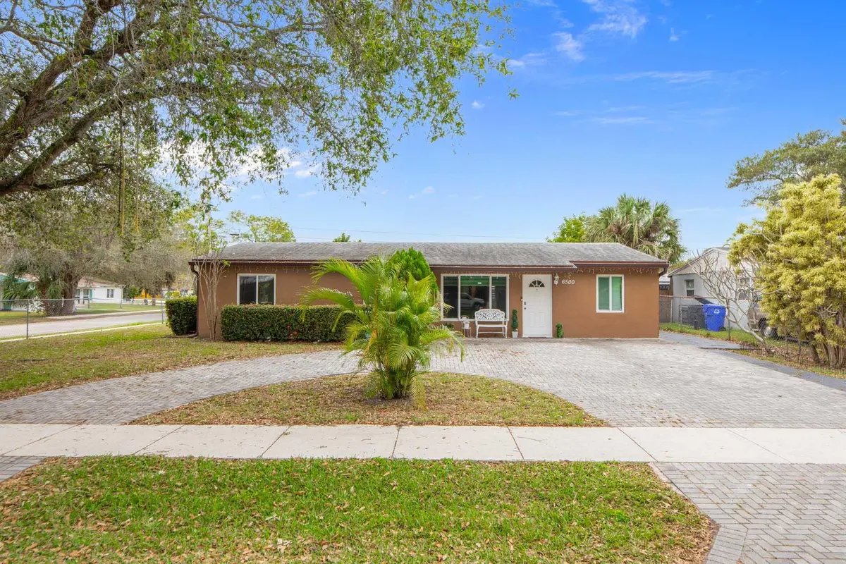 Nice driveway at 6500 SW 16th Court, North Lauderdale