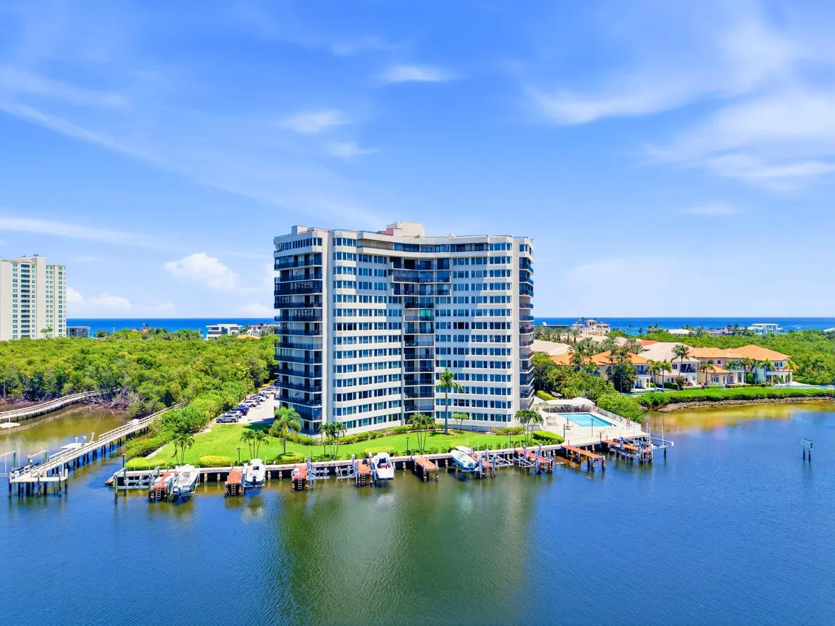 Building Intracoastal Front Docks at 3912 S Ocean Boulevard 1412, Highland Beach