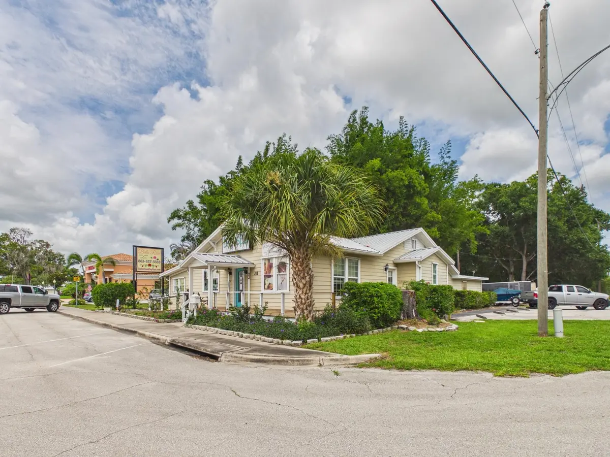 CAM03600G0-PR0101-STILL002 at 311 NE 2ND Street, Okeechobee