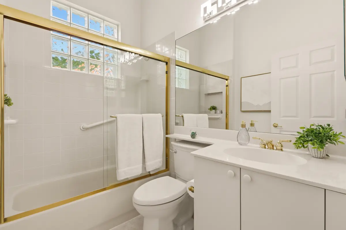2nd Full Bath at 11458 Mauna Kea Lane, Boynton Beach