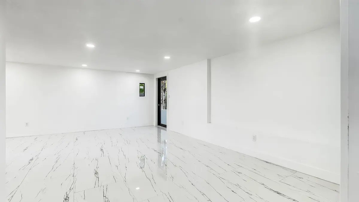 1-web-or-mls-DSC09987 at 118 NEWTON Road, West Park