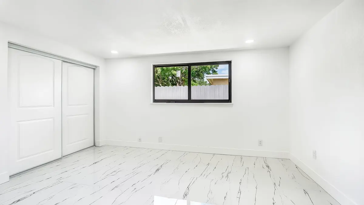 2-web-or-mls-DSC09991 at 118 NEWTON Road, West Park