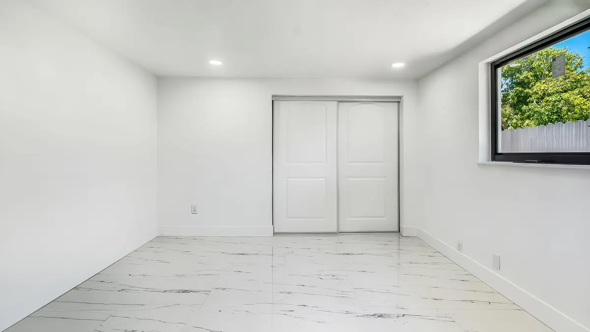 3-web-or-mls-DSC09996 at 118 NEWTON Road, West Park