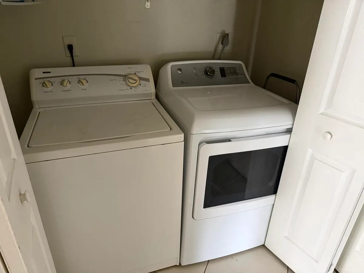 Full Size W&D at 2307 N CONGRESS Avenue 17, Boynton Beach