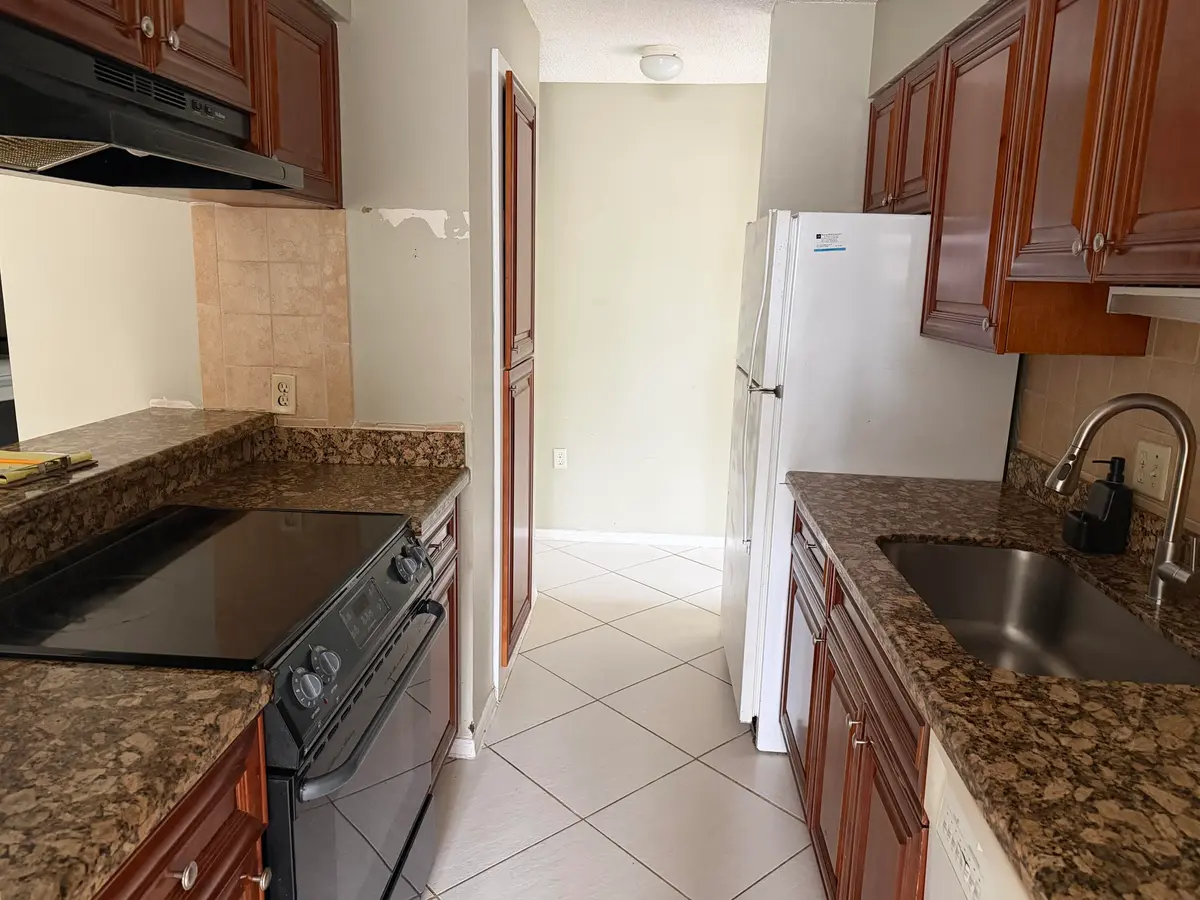 Kitchen1 at 2307 N CONGRESS Avenue 17, Boynton Beach