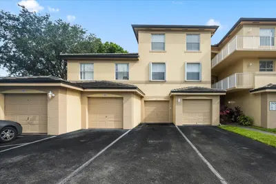 2020 Greenview Shores Boulevard 102, Wellington – Condominium for sale