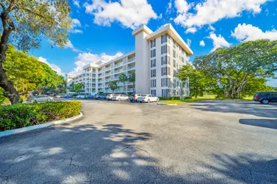 2901 S Palm Aire Drive 609, Pompano Beach – Condominium for sale