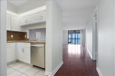 109 Lake Emerald Drive 110, Oakland Park – Condominium for sale