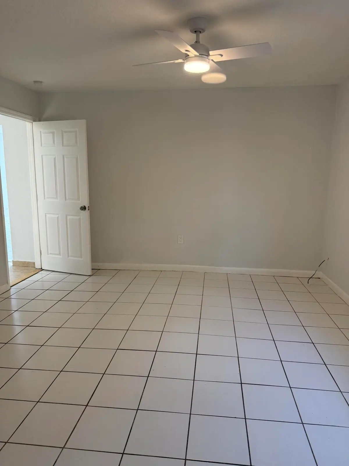 master br at 3830 DAVIS Road, Palm Springs