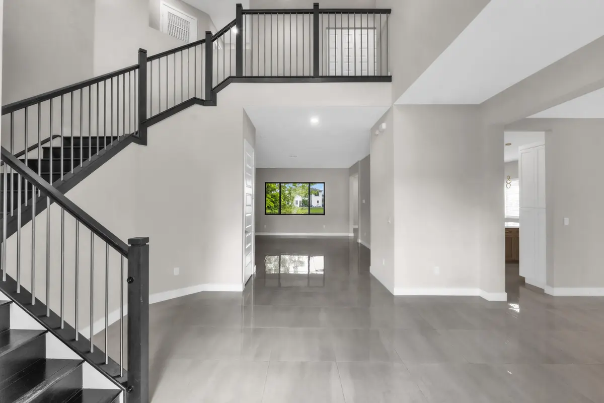#7 Entry at 10675 Coral Street, Parkland
