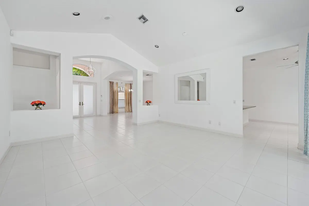 Living at 18504 SE Heritage Oaks Lane, Jupiter