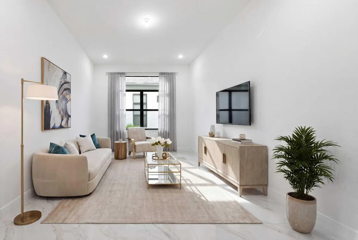 Staged at 5374 Saint Armands Way, Westlake