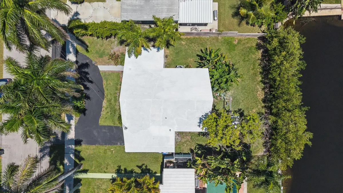 Drone picture of top of house, location at 1158 Grant Street, Hollywood