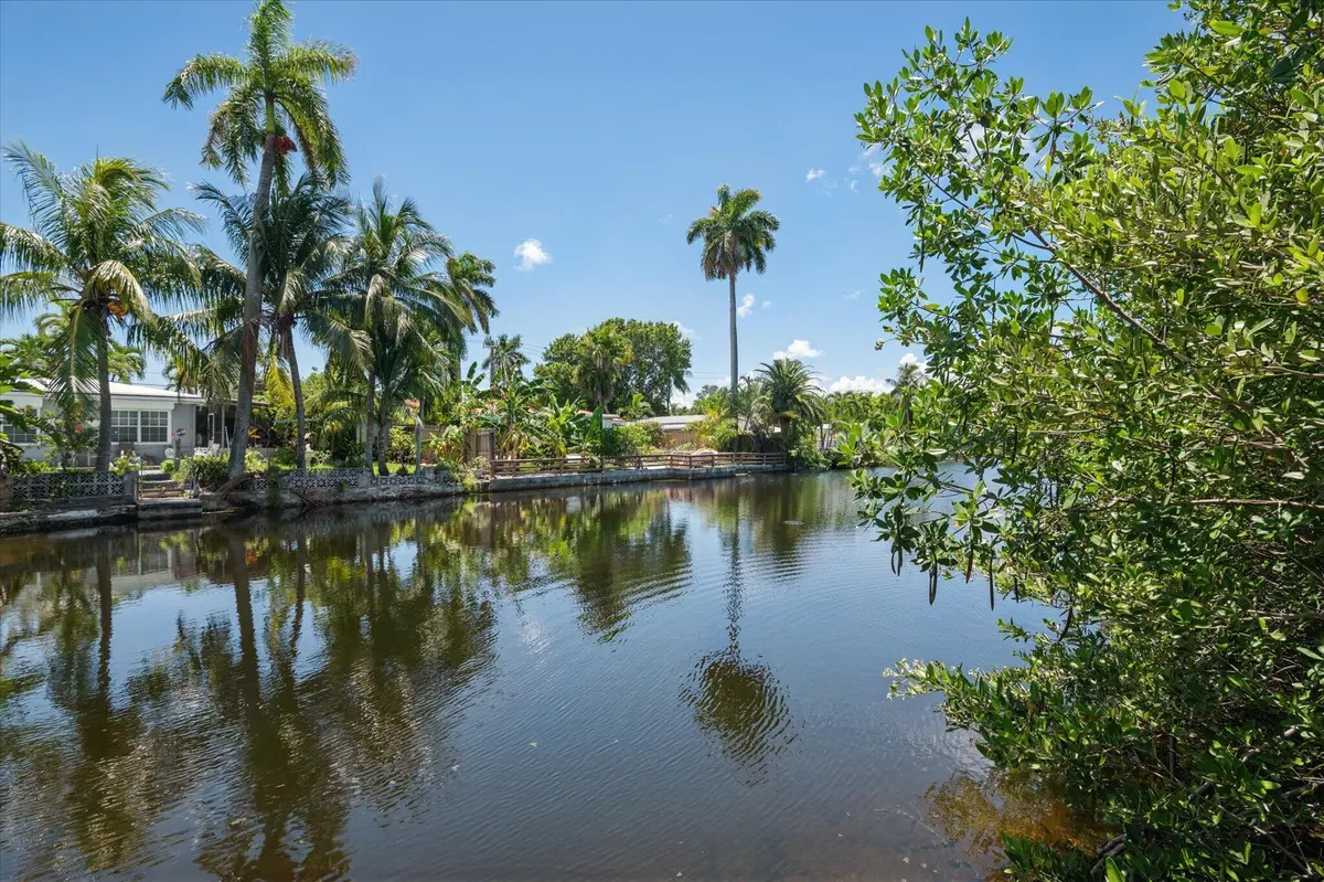 View of canal looking west at 1158 Grant Street, Hollywood
