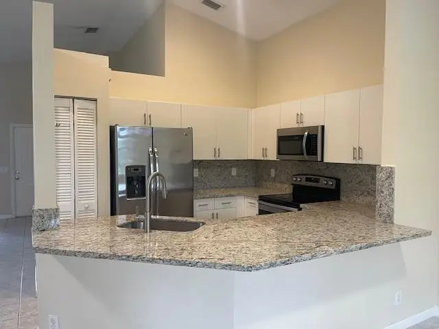 Photo 5 at 824 Savannah Falls Drive, Weston
