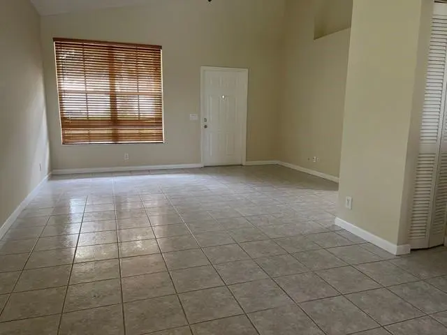 Photo 8 at 824 Savannah Falls Drive, Weston