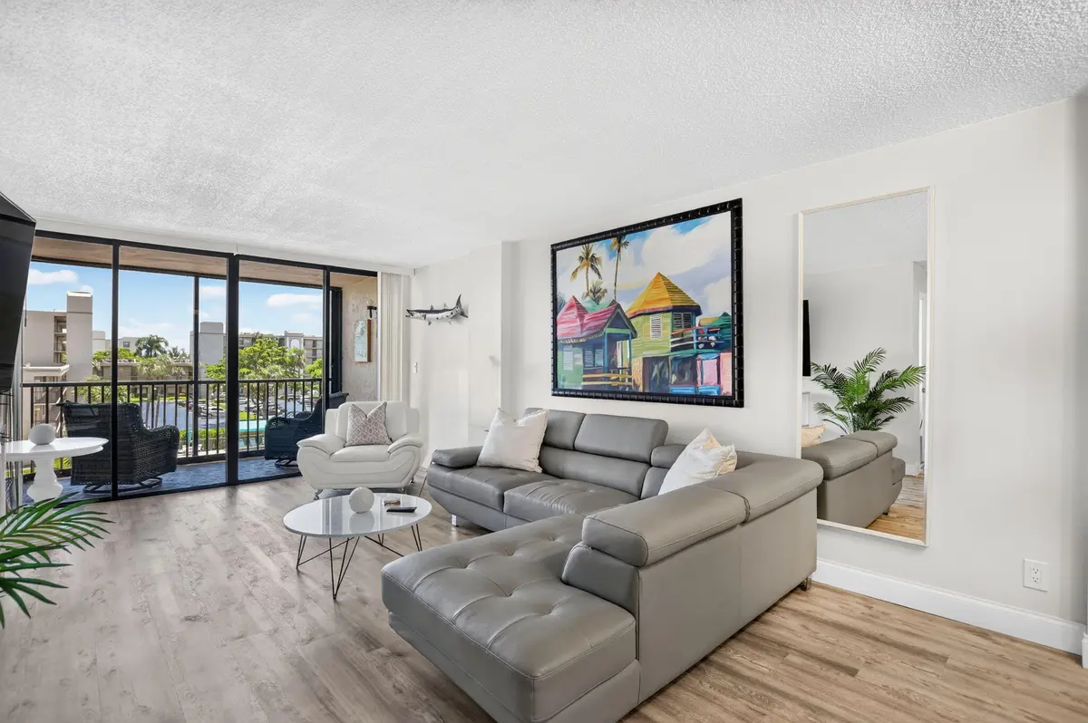 Beautiful Renovated Condo at 4 Royal Palm Way 403, Boca Raton