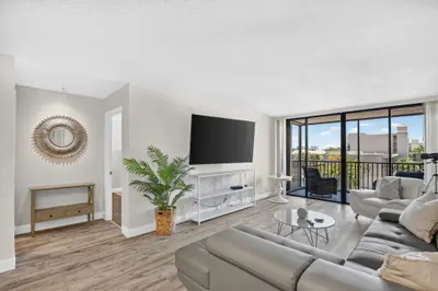 4 Royal Palm Way 403, Boca Raton – Condominium for sale