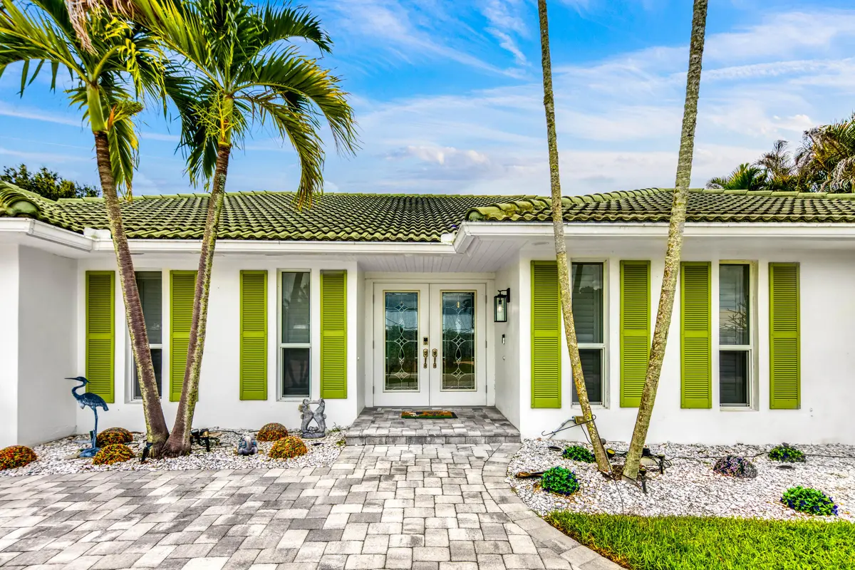 Front at 3273 SE FAIRWAY, Stuart