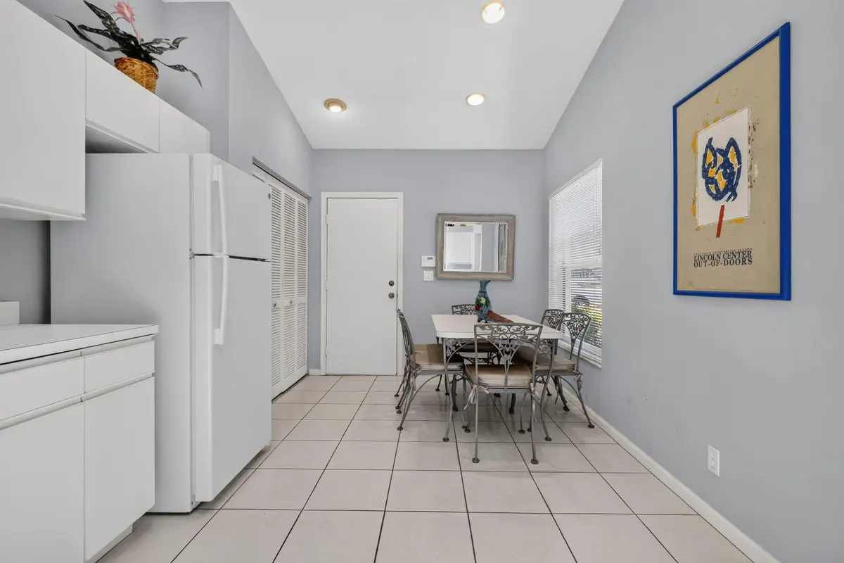 Eat In at 7223 Summer Tree Drive, Boynton Beach