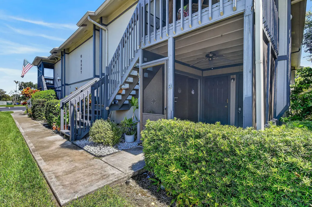 Entry at 8387 SE Croft Circle Q3, Hobe Sound