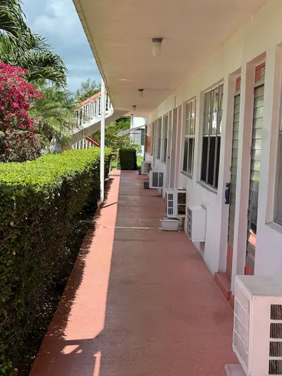 120 WINDSOR F Unit F, West Palm Beach – Condominium for sale