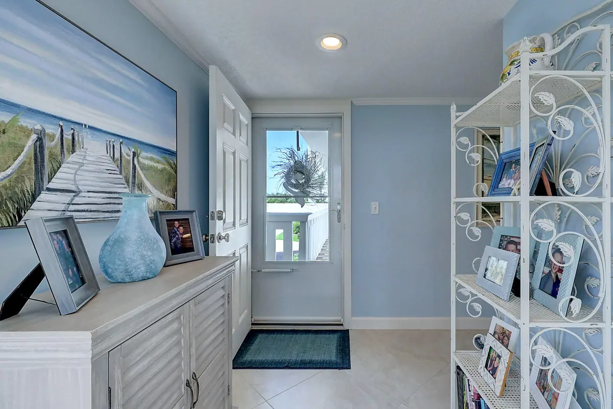 Entrance at 5059 N HIGHWAY A1A 206, Hutchinson Island