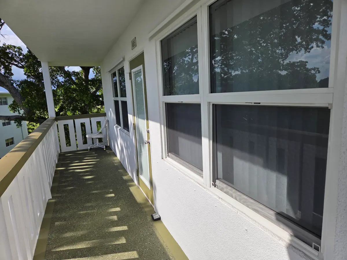 CORNER at 4015 LYNDHURST I, Deerfield Beach