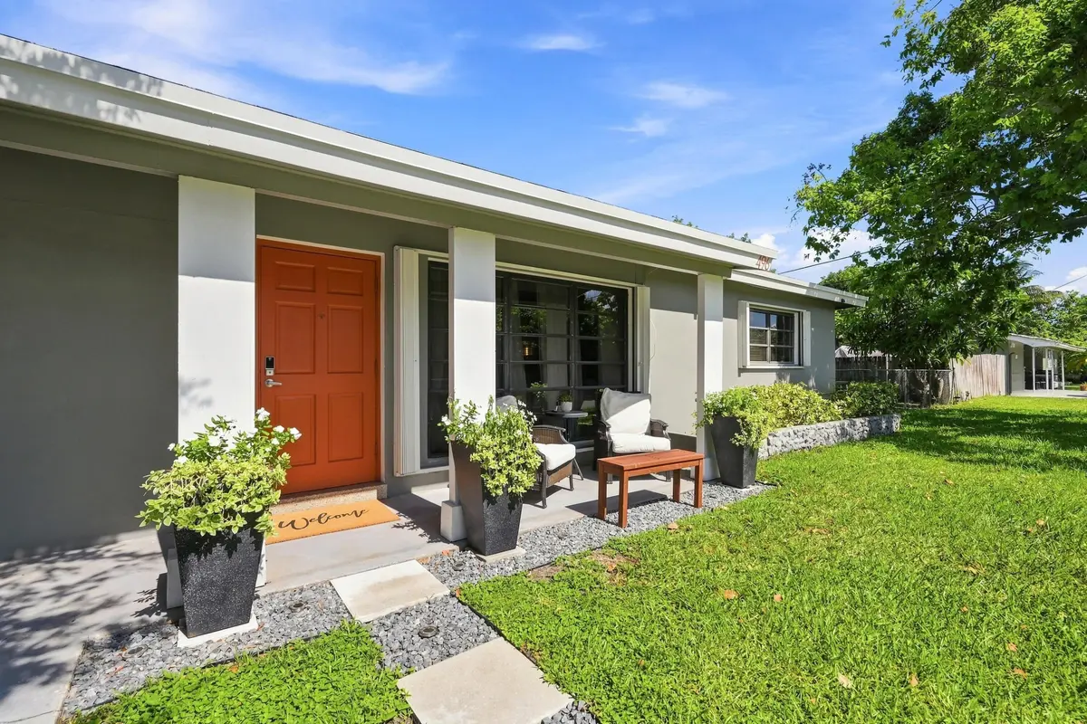 07_exterior entry at 496 NW 47TH Court, Oakland Park