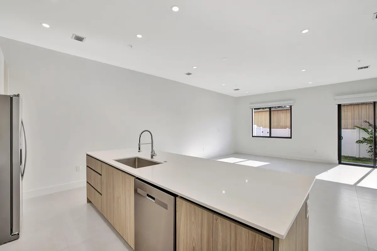 Photo 5 at 4208 NE 7TH Terrace, Oakland Park