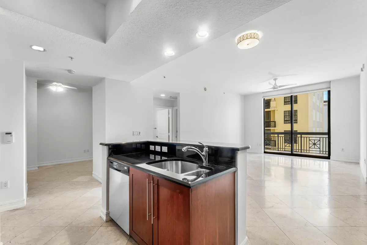 Ample Kitchen Cabi at 701 S OLIVE Avenue 1203, West Palm Beach