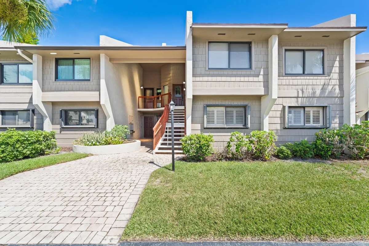 FRONT VIEW at 1600 NE Dixie Highway 4-107, Jensen Beach