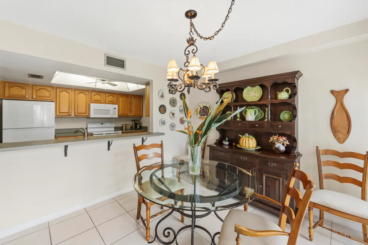 DINING ROOM at 1600 NE Dixie Highway 4-107, Jensen Beach