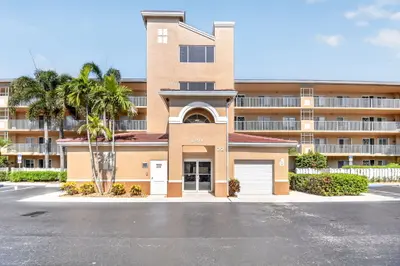 12511 Imperial Isle Drive 205, Boynton Beach – Condominium for sale