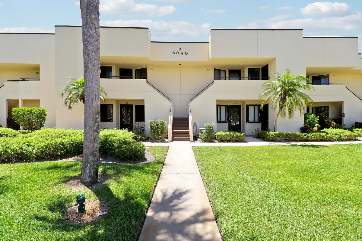 6940 SE Constitution Blvd #203 at 6940 SE Constitution Boulevard 3-203, Hobe Sound
