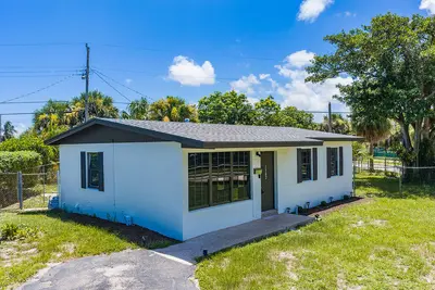 1382 9TH Street, West Palm Beach – Single Family Residence for sale