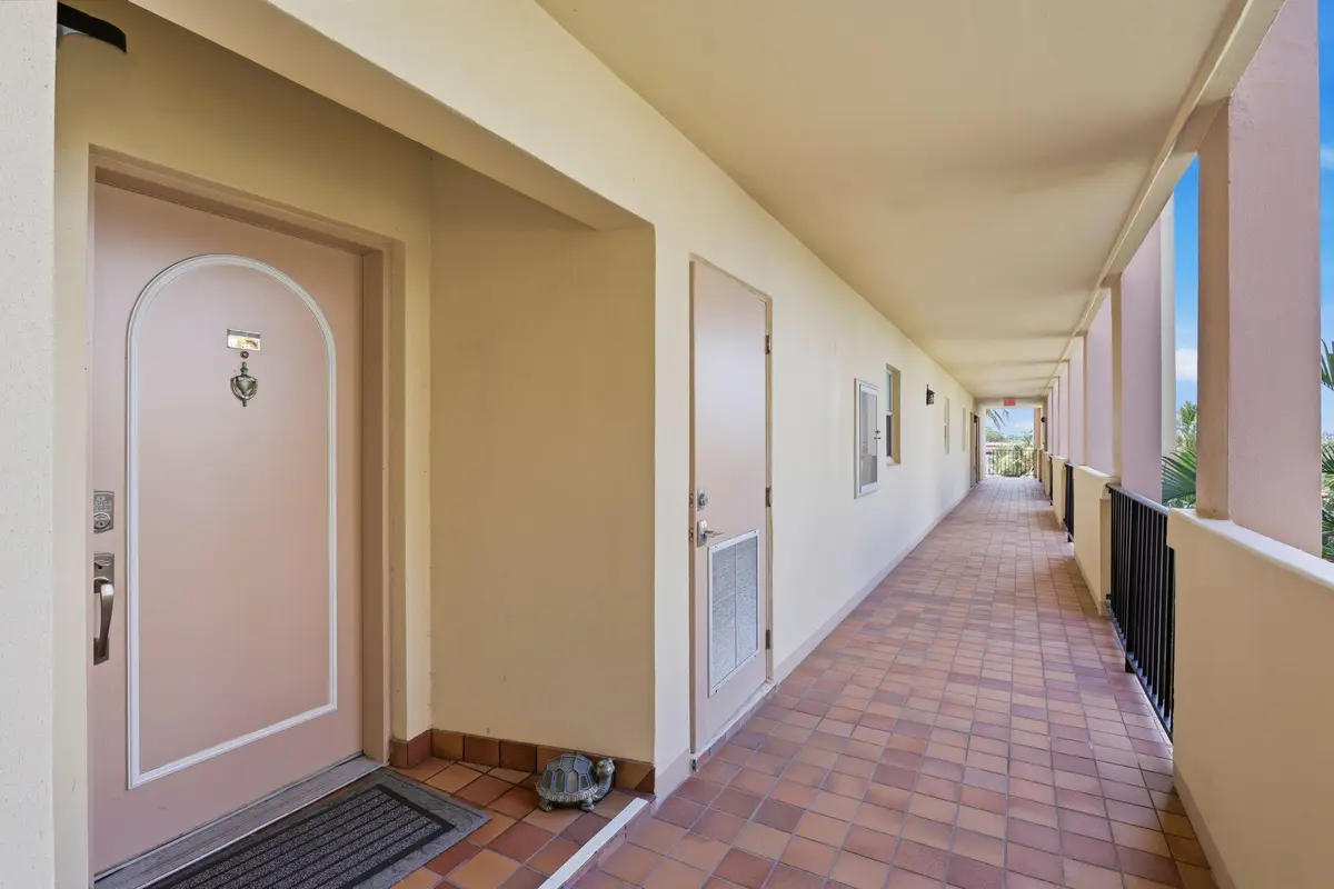Entry at 3475 S Ocean Boulevard 2020, Palm Beach