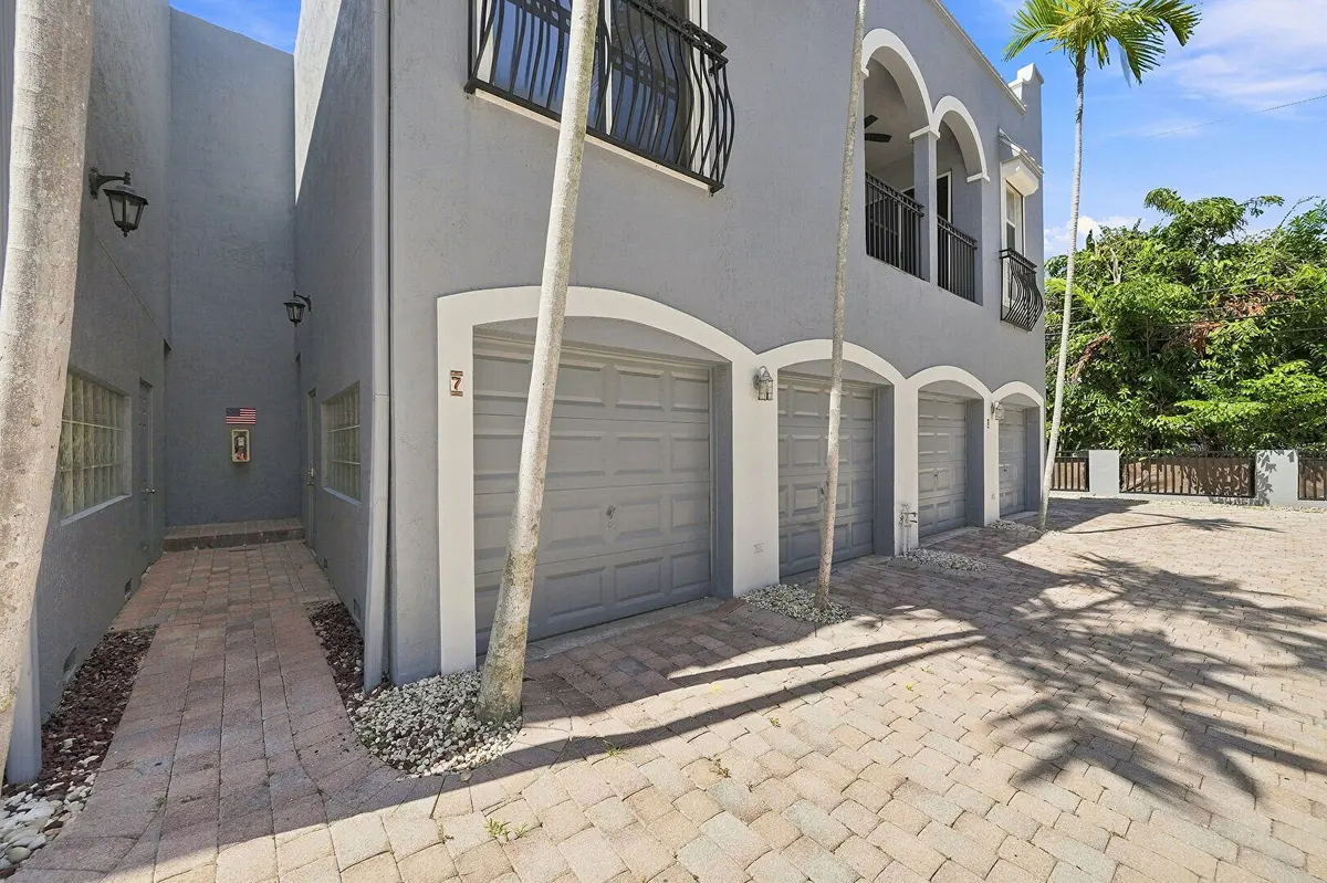 Front at 4619 Poinciana Street 7A, Lauderdale-By-The-Sea