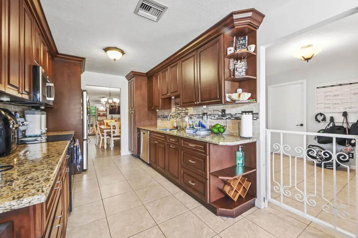 15 Kitchen 02 at 11901 Donlin Drive, Wellington