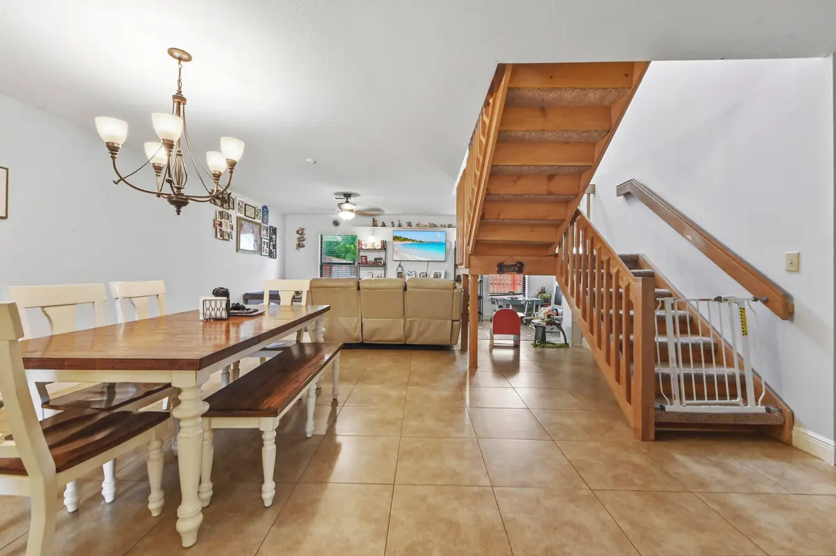 17 Dining area 01 at 11901 Donlin Drive, Wellington