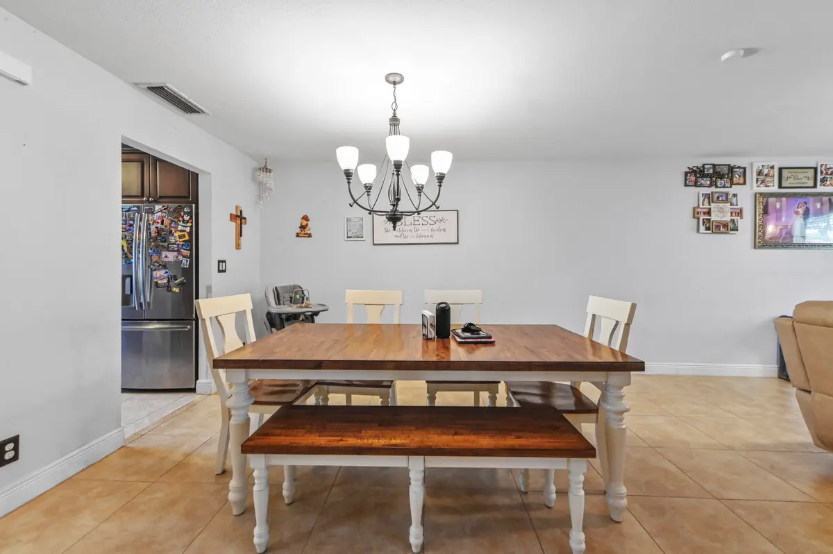 18 Dining area 02 at 11901 Donlin Drive, Wellington