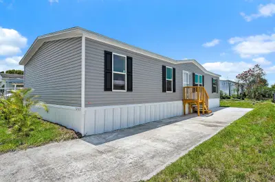7480 SE EAGLE Avenue, Hobe Sound – Manufactured Home for rent