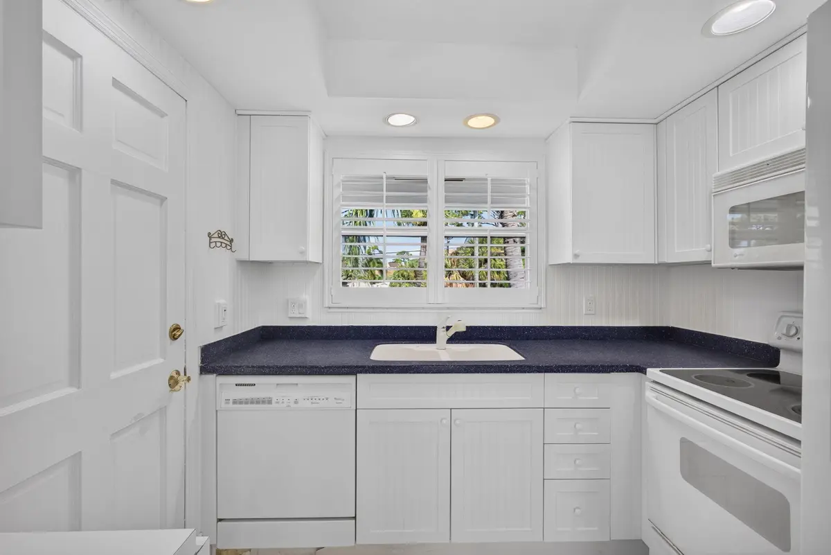 Kitchen at 478 Tequesta Drive 204, Tequesta