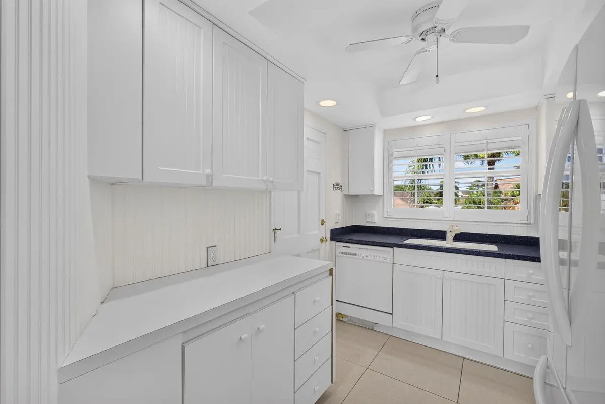 Kitchen at 478 Tequesta Drive 204, Tequesta