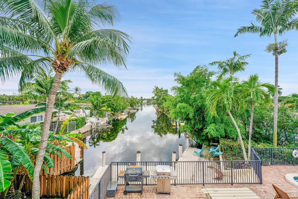 26_2 (2) at 410 SW 15TH Street 202, Pompano Beach