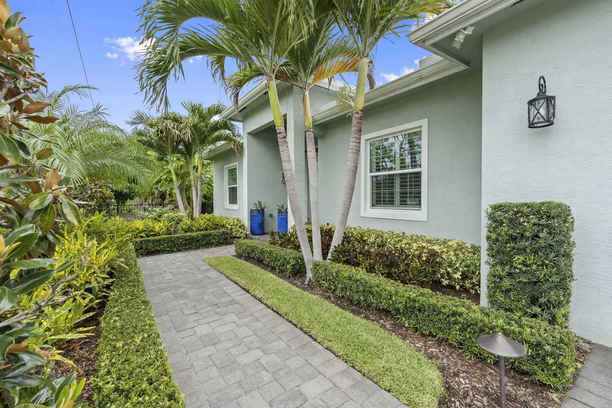 4-web-or-mls-DSC08660 at 232 SW INDIAN GROVES Drive, Stuart