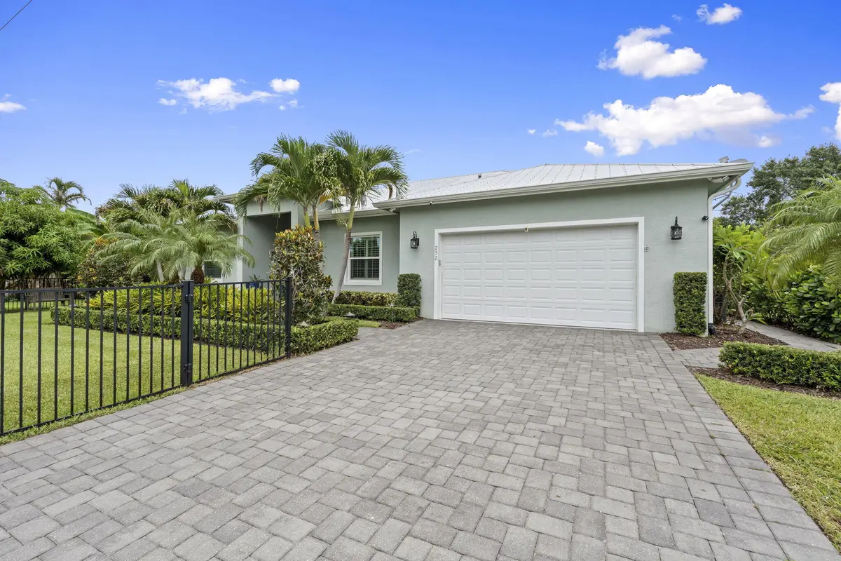 7-web-or-mls-DSC08667 at 232 SW INDIAN GROVES Drive, Stuart