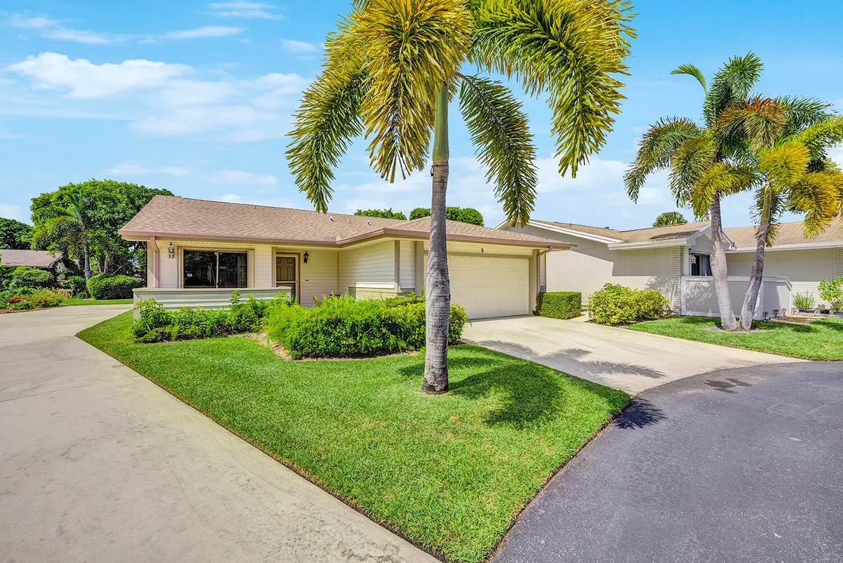 Home on Cul-de-sac at 8 Eaton Place, Boynton Beach