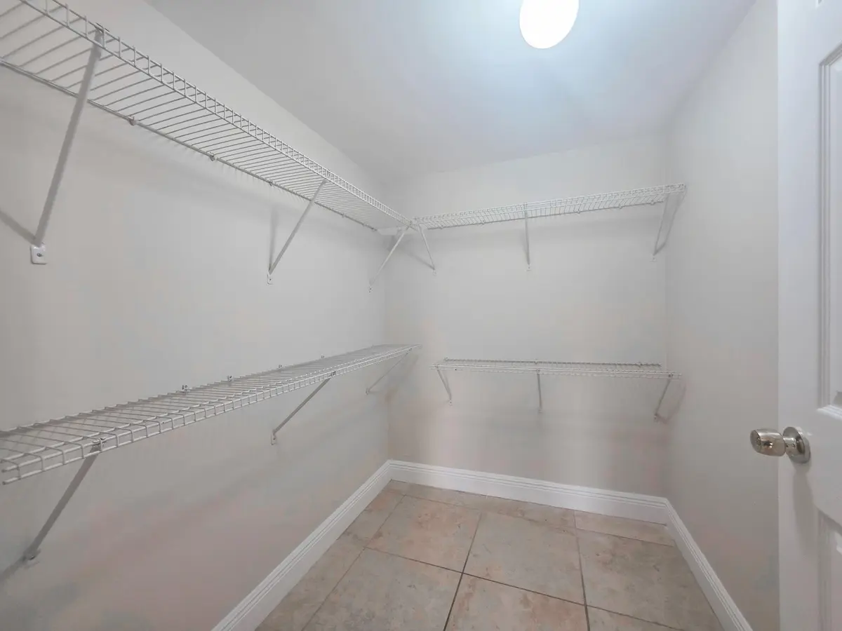 c6ae4d19-e946-471b-8432-b0b29ef9c91f.jpg at 4785 SW 62ND Avenue 102, Davie