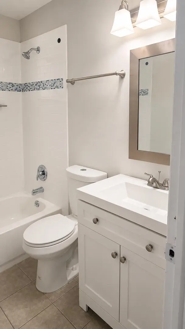 large (4) at 665 Glouchester Street Apt 17, Boca Raton